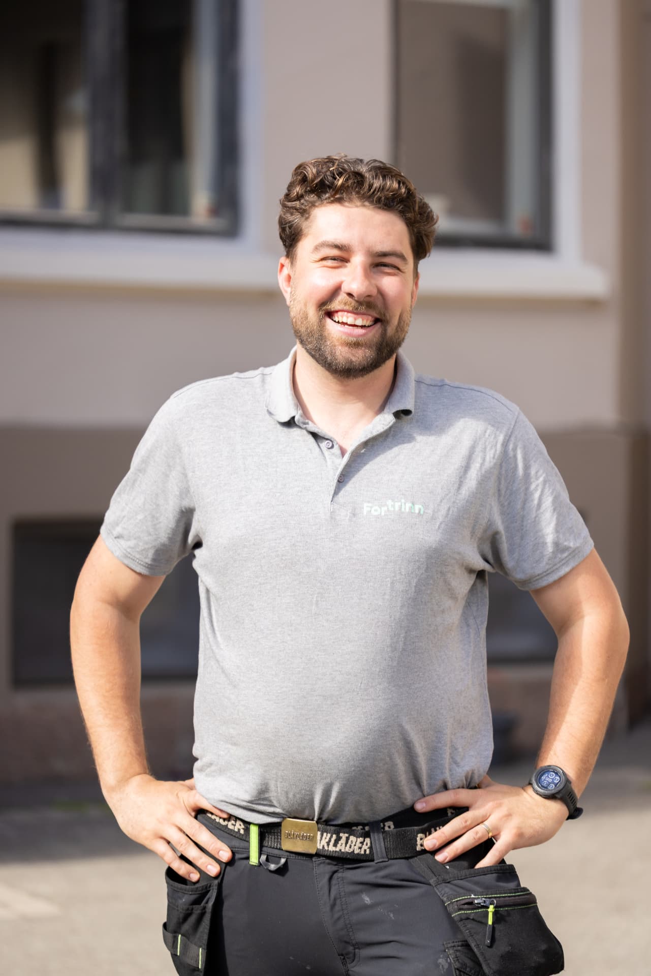 Medarbeider i Fortrinn i arbeidsklær