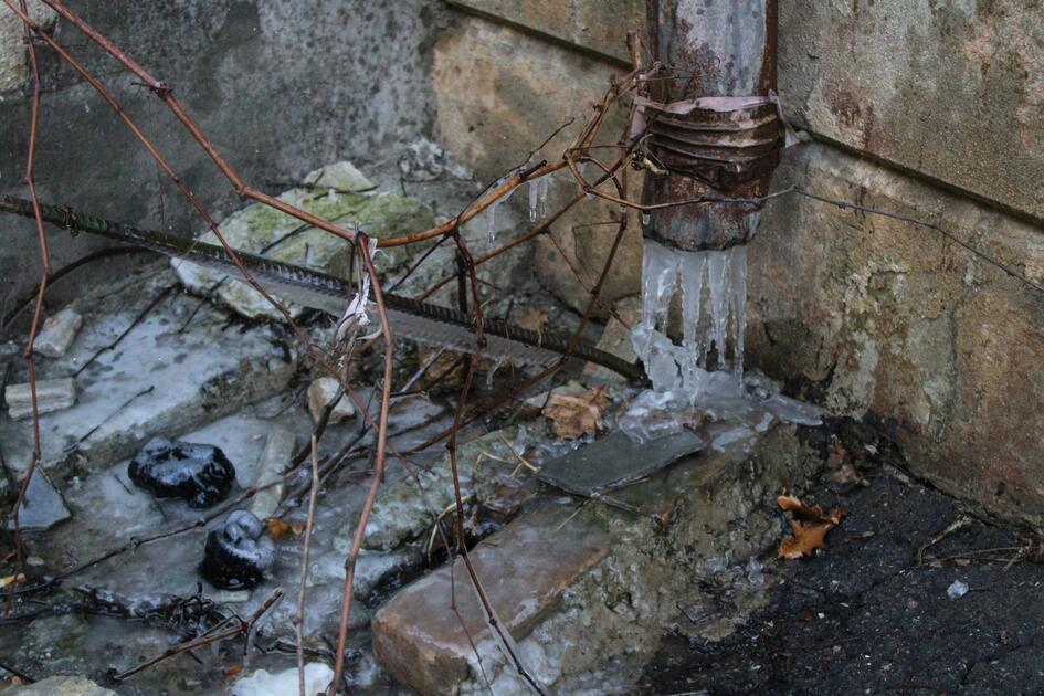 Slik unngår du frostsprengte rør og vannskader i vinter – praktiske tips